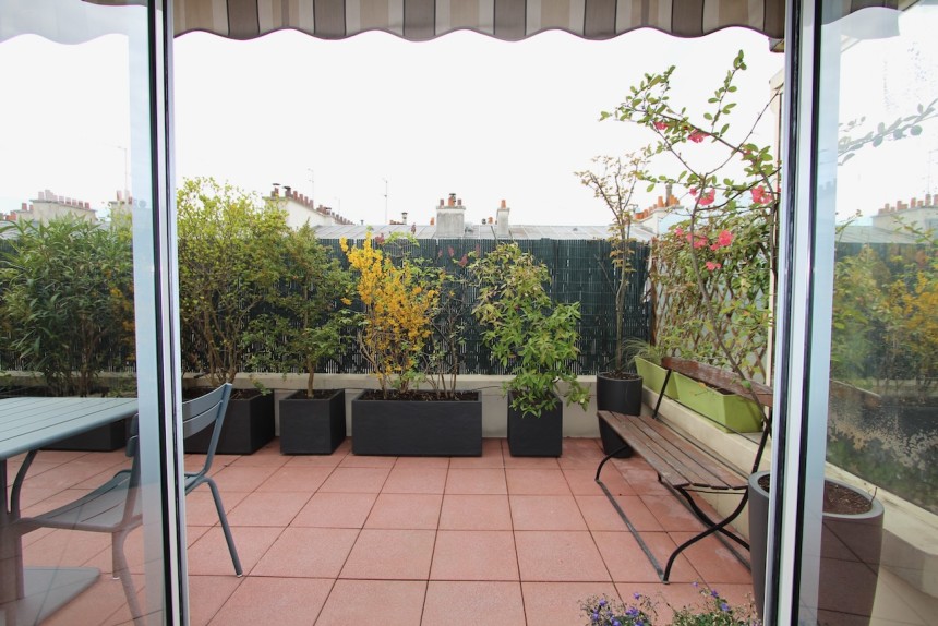 MEUBLÉ – 1 chambre – 55 m2 + Grande terrasse 21 m2 – Paris 17ème – Rue des Ternes – 6ème étage ascenseur – Loyer charges comprises : 2.790 € (chauffage et eau chaude compris et internet compris) – Possibilité parking en sus