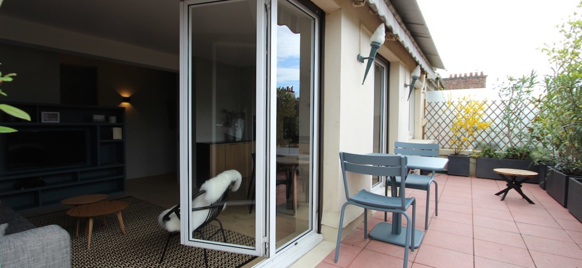 MEUBLÉ – 1 chambre – 55 m2 + Grande terrasse 21 m2 – Paris 17ème – Rue des Ternes – 6ème étage ascenseur – Loyer charges comprises : 2.790 € (chauffage et eau chaude compris et internet compris) – Possibilité parking en sus