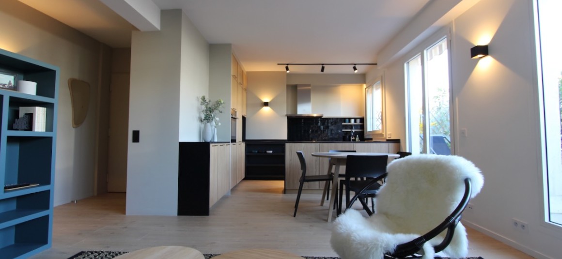 MEUBLÉ – 1 chambre – 55 m2 + Grande terrasse 21 m2 – Paris 17ème – Rue des Ternes – 6ème étage ascenseur – Loyer charges comprises : 2.790 € (chauffage et eau chaude compris et internet compris) – Possibilité parking en sus