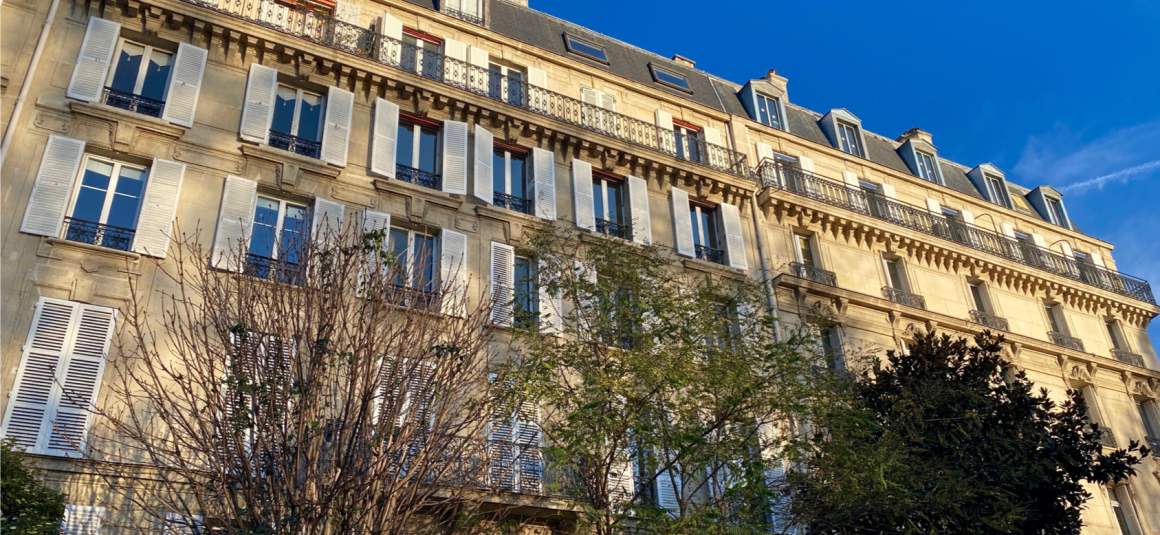 LOCATION VIDE – RÉFECTION TOTALE – VUE TOUR EIFFEL – 2 chambres – Paris 16ème – ALMA MARCEAU – 75 m2 – 4ème étage avec ascenseur – Loyer charges comprises : 3.000 € (dont 250 € provisions pour charges) PARKING dans l’impasse compris