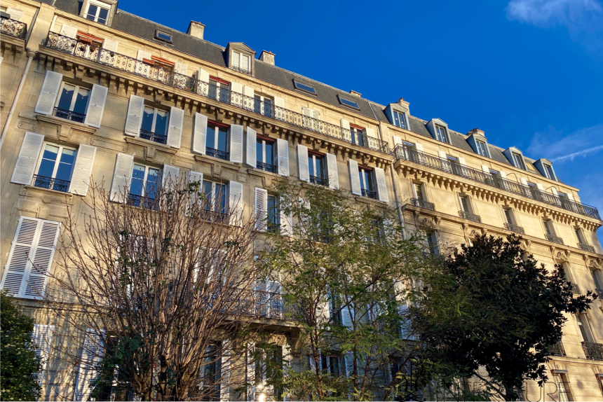 LOCATION VIDE – RÉFECTION TOTALE – VUE TOUR EIFFEL – 2 chambres – Paris 16ème – ALMA MARCEAU – 75 m2 – 4ème étage avec ascenseur – Loyer charges comprises : 3.000 € (dont 250 € provisions pour charges) PARKING dans l’impasse compris