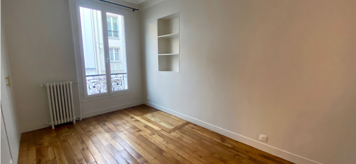 LOCATION VIDE – RÉFECTION TOTALE – VUE TOUR EIFFEL – 2 chambres – Paris 16ème – ALMA MARCEAU – 75 m2 – 4ème étage avec ascenseur – Loyer charges comprises : 3.000 € (dont 250 € provisions pour charges) PARKING dans l’impasse compris