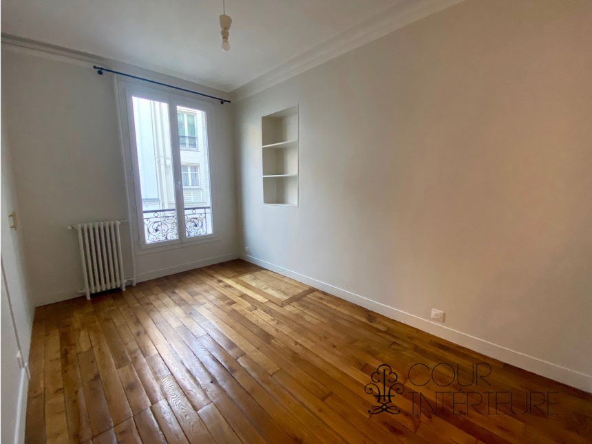 LOCATION VIDE – RÉFECTION TOTALE – VUE TOUR EIFFEL – 2 chambres – Paris 16ème – ALMA MARCEAU – 75 m2 – 4ème étage avec ascenseur – Loyer charges comprises : 3.000 € (dont 250 € provisions pour charges) PARKING dans l’impasse compris