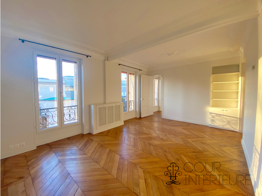 LOCATION VIDE – RÉFECTION TOTALE – VUE TOUR EIFFEL – 2 chambres – Paris 16ème – ALMA MARCEAU – 75 m2 – 4ème étage avec ascenseur – Loyer charges comprises : 3.000 € (dont 250 € provisions pour charges) PARKING dans l’impasse compris