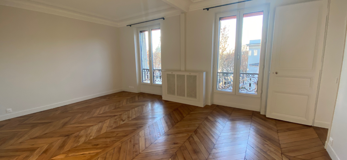 LOCATION VIDE – RÉFECTION TOTALE – VUE TOUR EIFFEL – 2 chambres – Paris 16ème – ALMA MARCEAU – 75 m2 – 4ème étage avec ascenseur – Loyer charges comprises : 3.000 € (dont 250 € provisions pour charges) PARKING dans l’impasse compris