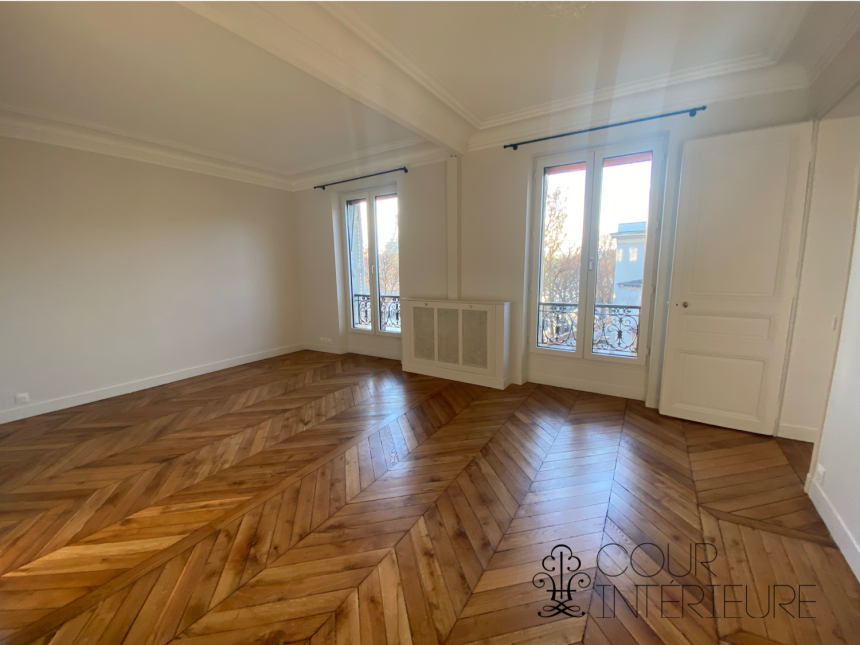 LOCATION VIDE – RÉFECTION TOTALE – VUE TOUR EIFFEL – 2 chambres – Paris 16ème – ALMA MARCEAU – 75 m2 – 4ème étage avec ascenseur – Loyer charges comprises : 3.000 € (dont 250 € provisions pour charges) PARKING dans l’impasse compris