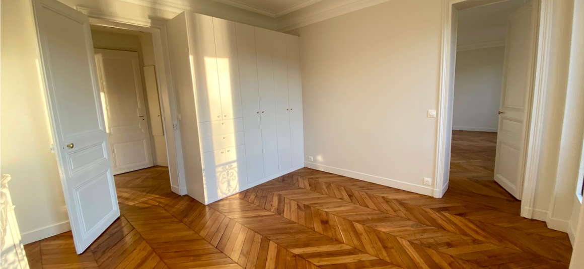 LOCATION VIDE – RÉFECTION TOTALE – VUE TOUR EIFFEL – 2 chambres – Paris 16ème – ALMA MARCEAU – 75 m2 – 4ème étage avec ascenseur – Loyer charges comprises : 3.000 € (dont 250 € provisions pour charges) PARKING dans l’impasse compris