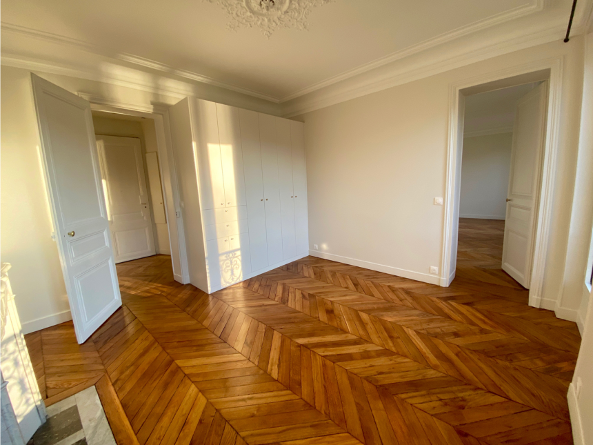 LOCATION VIDE – RÉFECTION TOTALE – VUE TOUR EIFFEL – 2 chambres – Paris 16ème – ALMA MARCEAU – 75 m2 – 4ème étage avec ascenseur – Loyer charges comprises : 3.000 € (dont 250 € provisions pour charges) PARKING dans l’impasse compris