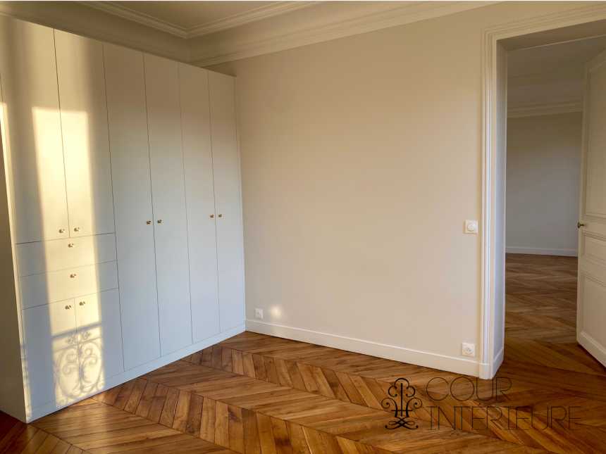 LOCATION VIDE – RÉFECTION TOTALE – VUE TOUR EIFFEL – 2 chambres – Paris 16ème – ALMA MARCEAU – 75 m2 – 4ème étage avec ascenseur – Loyer charges comprises : 3.000 € (dont 250 € provisions pour charges) PARKING dans l’impasse compris