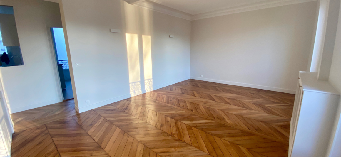 LOCATION VIDE – RÉFECTION TOTALE – VUE TOUR EIFFEL – 2 chambres – Paris 16ème – ALMA MARCEAU – 75 m2 – 4ème étage avec ascenseur – Loyer charges comprises : 3.000 € (dont 250 € provisions pour charges) PARKING dans l’impasse compris