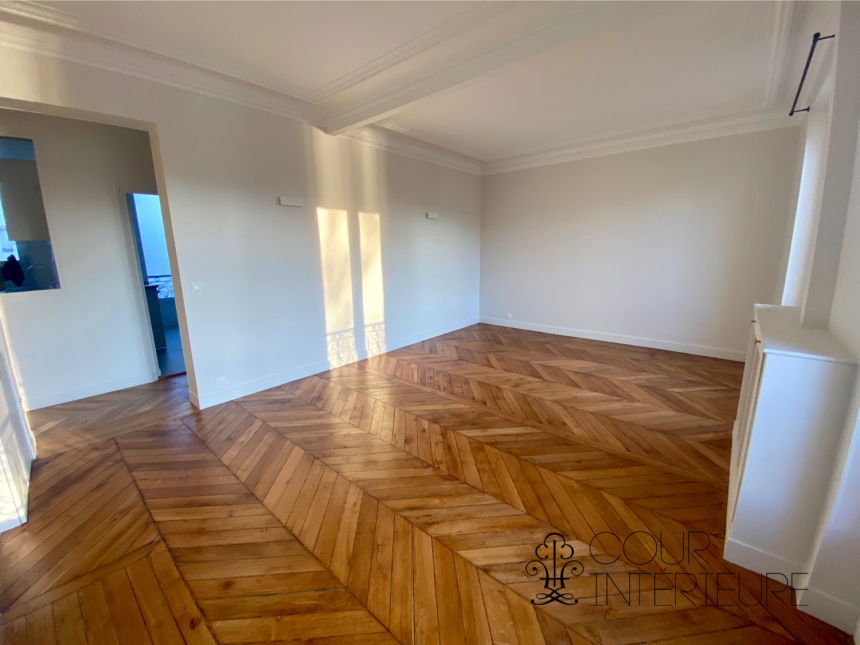 LOCATION VIDE – RÉFECTION TOTALE – VUE TOUR EIFFEL – 2 chambres – Paris 16ème – ALMA MARCEAU – 75 m2 – 4ème étage avec ascenseur – Loyer charges comprises : 3.000 € (dont 250 € provisions pour charges) PARKING dans l’impasse compris