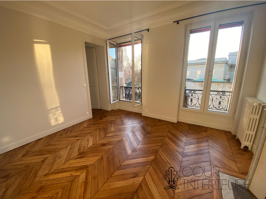 LOCATION VIDE – RÉFECTION TOTALE – VUE TOUR EIFFEL – 2 chambres – Paris 16ème – ALMA MARCEAU – 75 m2 – 4ème étage avec ascenseur – Loyer charges comprises : 3.000 € (dont 250 € provisions pour charges) PARKING dans l’impasse compris