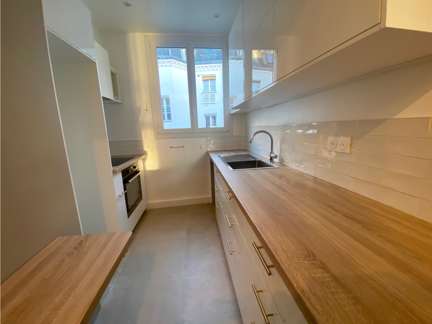 LOCATION VIDE – RÉFECTION TOTALE – VUE TOUR EIFFEL – 2 chambres – Paris 16ème – ALMA MARCEAU – 75 m2 – 4ème étage avec ascenseur – Loyer charges comprises : 3.000 € (dont 250 € provisions pour charges) PARKING dans l’impasse compris