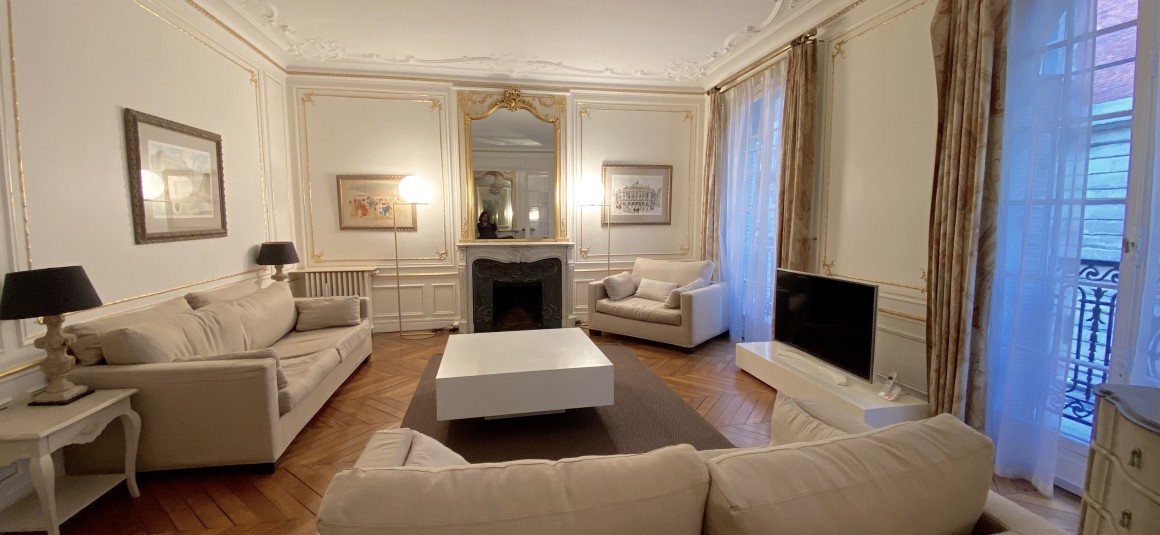 MEUBLÉ – 3 chambres + bureau – Paris 17ème – 210 m2 – Rue Pierre Demours – 1er étage avec ascenseur – Loyer charges comprises : 6.500 € (chauffage collectif)