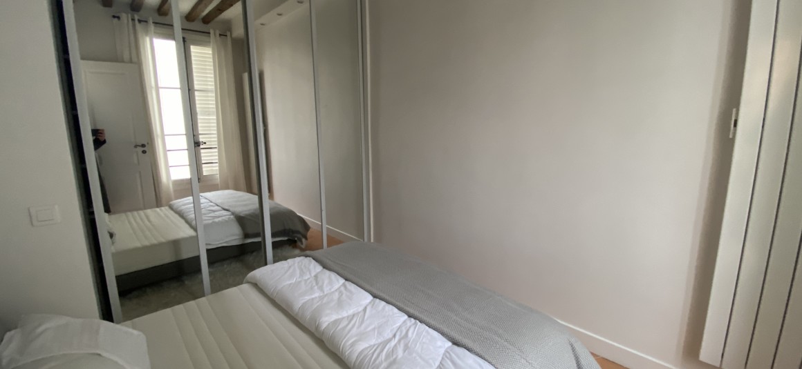 MEUBLÉ – 1 chambre – 32 m2 – Rue Saint Dominique – Paris 7ème – 3ème étage avec ascenseur – Loyer charges comprises : 1.990 €