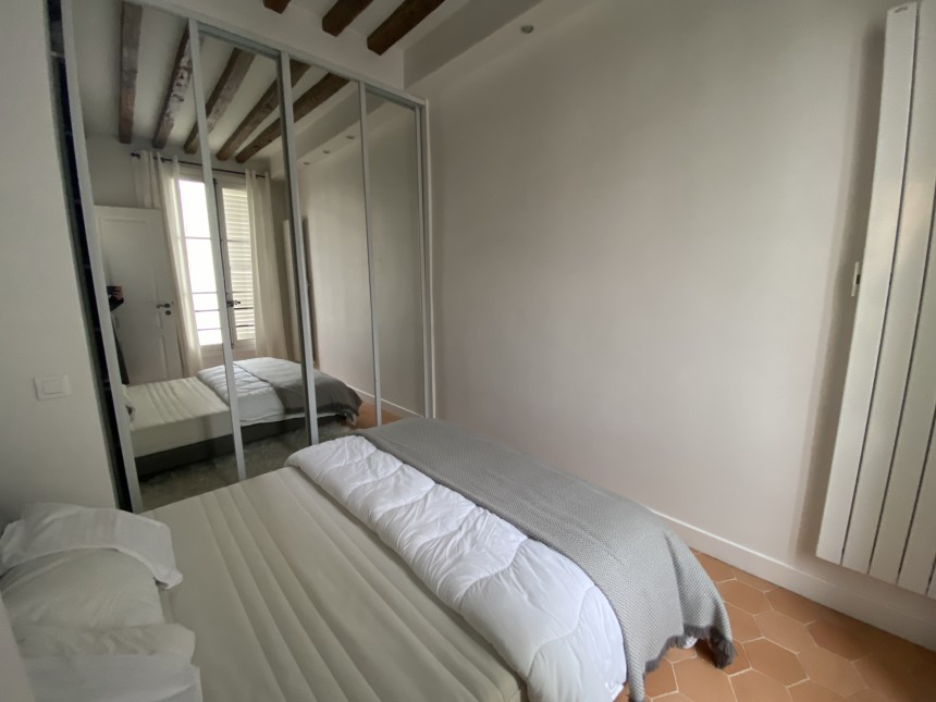 MEUBLÉ – 1 chambre – 32 m2 – Rue Saint Dominique – Paris 7ème – 3ème étage avec ascenseur – Loyer charges comprises : 1.990 €