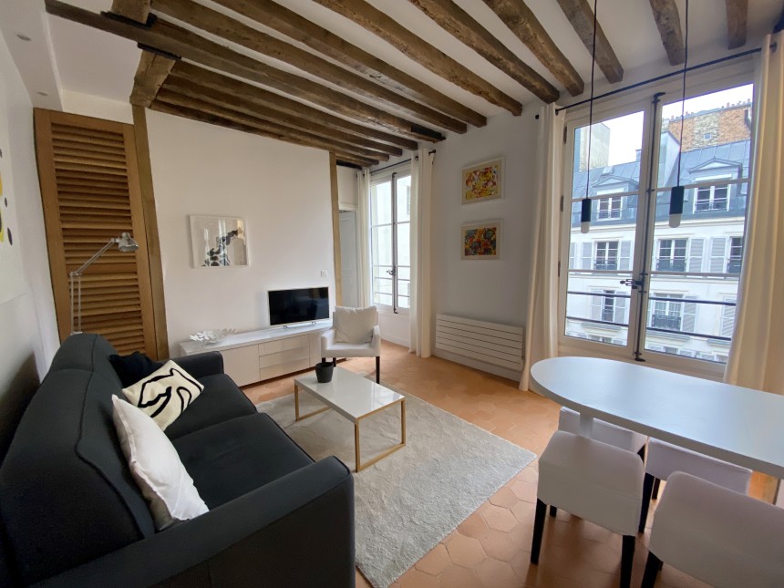 MEUBLÉ – 1 chambre – 32 m2 – Rue Saint Dominique – Paris 7ème – 3ème étage avec ascenseur – Loyer charges comprises : 1.990 €