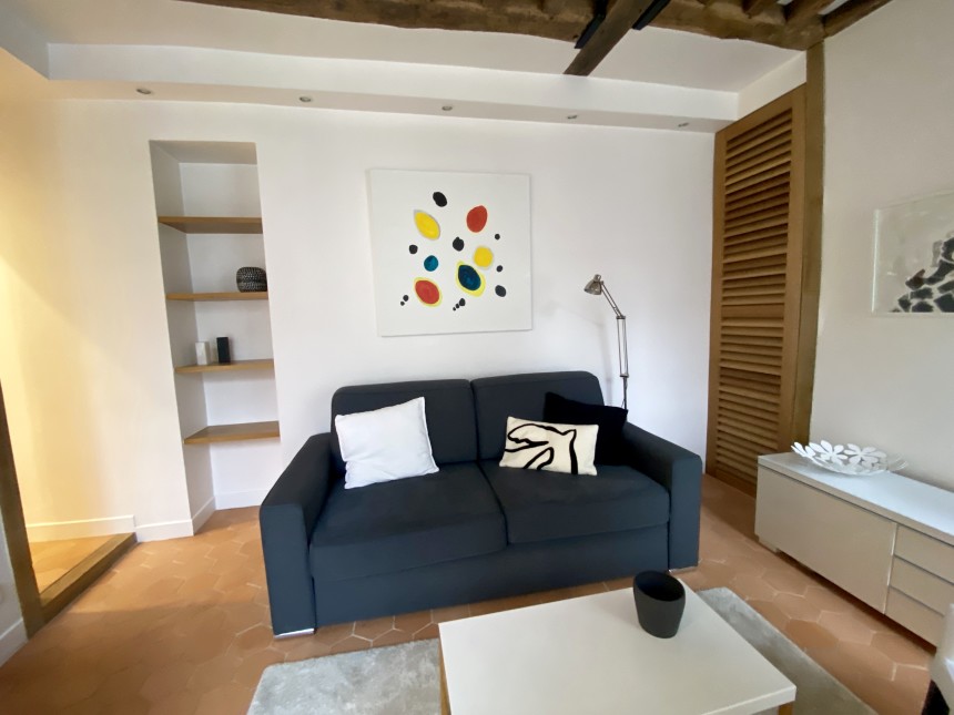 MEUBLÉ – 1 chambre – 32 m2 – Rue Saint Dominique – Paris 7ème – 3ème étage avec ascenseur – Loyer charges comprises : 1.990 €