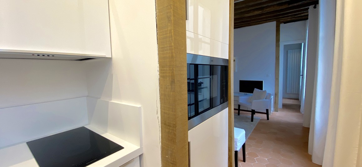 MEUBLÉ – 1 chambre – 32 m2 – Rue Saint Dominique – Paris 7ème – 3ème étage avec ascenseur – Loyer charges comprises : 1.990 €