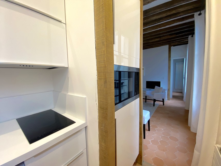 MEUBLÉ – 1 chambre – 32 m2 – Rue Saint Dominique – Paris 7ème – 3ème étage avec ascenseur – Loyer charges comprises : 1.990 €