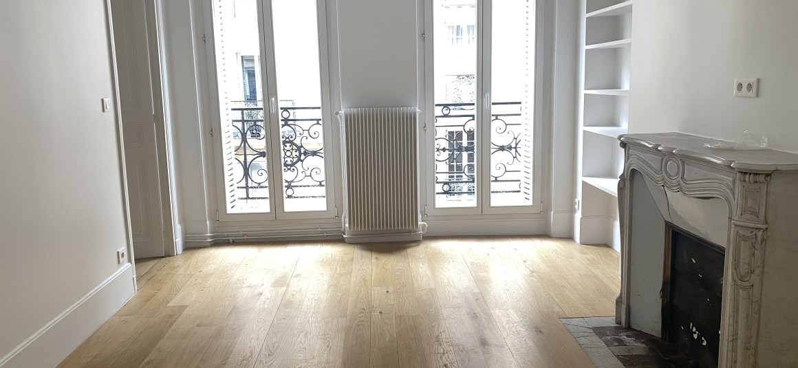 VIDE – 2 chambres – 52 m2 – Paris 17ème – Rue Labie – 2ème étage avec balcon sans ascenseur – Loyer charges comprises : 1.695 euros