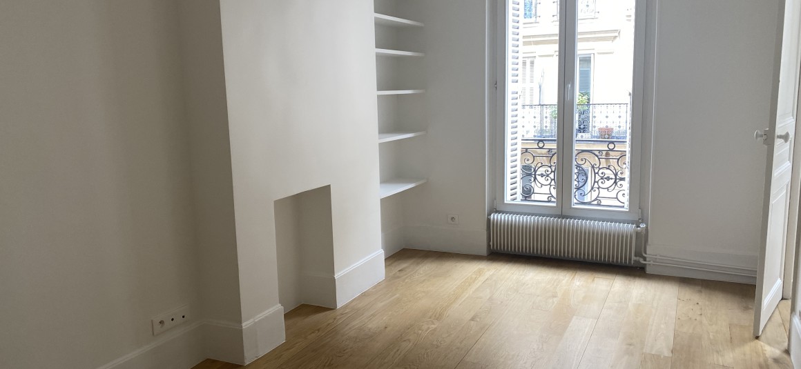 VIDE – 2 chambres – 52 m2 – Paris 17ème – Rue Labie – 2ème étage avec balcon sans ascenseur – Loyer charges comprises : 1.695 euros