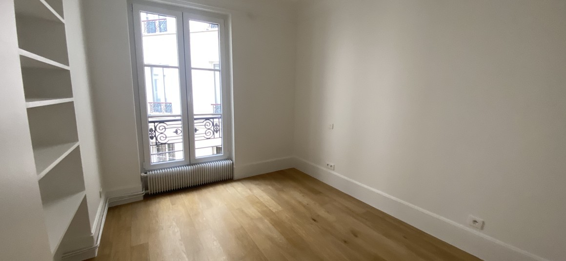 VIDE – 2 chambres – 52 m2 – Paris 17ème – Rue Labie – 2ème étage avec balcon sans ascenseur – Loyer charges comprises : 1.695 euros