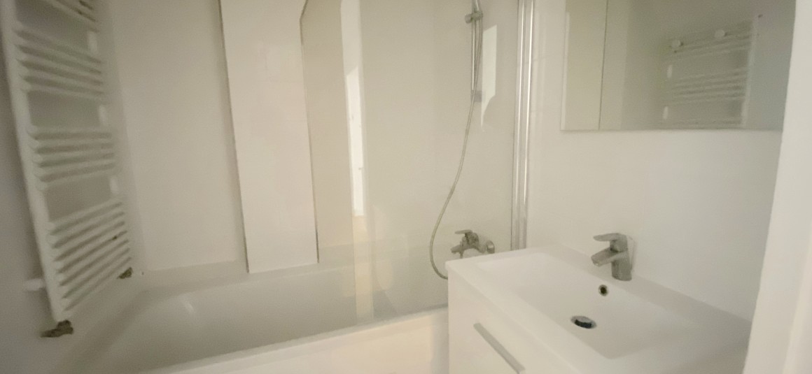 VIDE – 2 chambres – 52 m2 – Paris 17ème – Rue Labie – 2ème étage avec balcon sans ascenseur – Loyer charges comprises : 1.695 euros