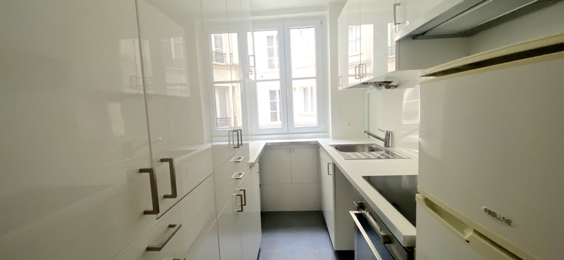 VIDE – 2 chambres – 52 m2 – Paris 17ème – Rue Labie – 2ème étage avec balcon sans ascenseur – Loyer charges comprises : 1.695 euros