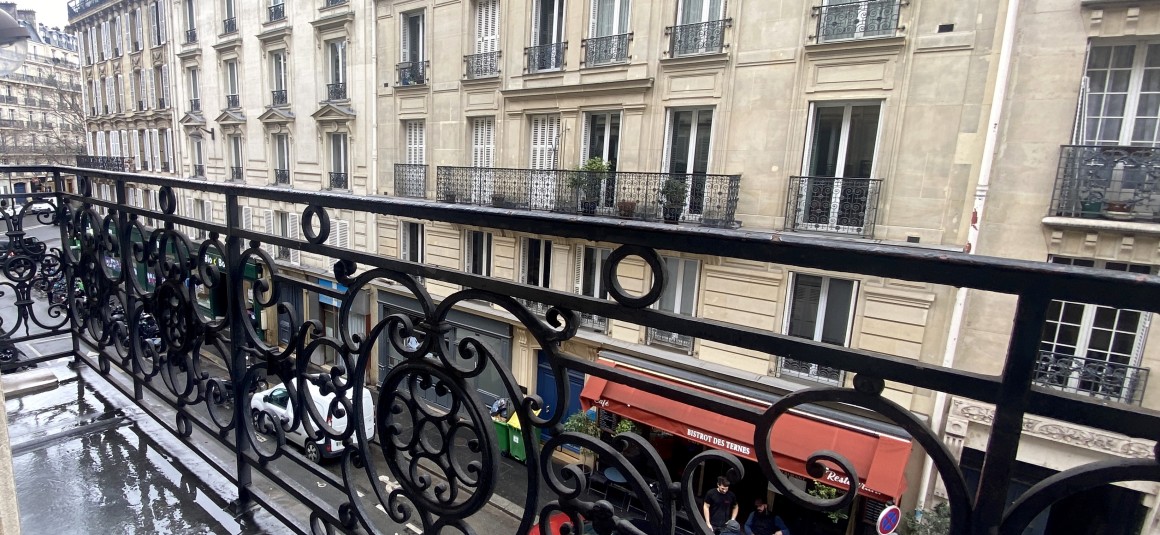 VIDE – 2 chambres – 52 m2 – Paris 17ème – Rue Labie – 2ème étage avec balcon sans ascenseur – Loyer charges comprises : 1.695 euros