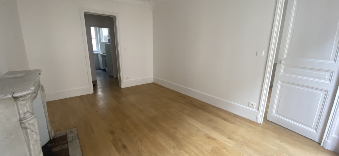 VIDE – 2 chambres – 52 m2 – Paris 17ème – Rue Labie – 2ème étage avec balcon sans ascenseur – Loyer charges comprises : 1.695 euros