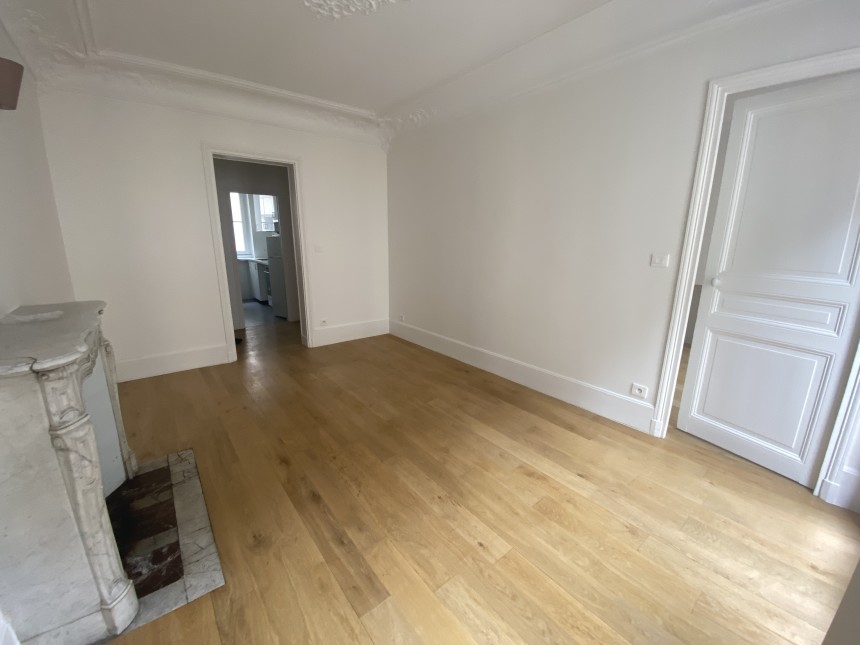 VIDE – 2 chambres – 52 m2 – Paris 17ème – Rue Labie – 2ème étage avec balcon sans ascenseur – Loyer charges comprises : 1.695 euros