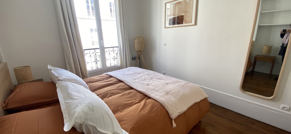 MEUBLÉ – 1 chambre – Paris 17ème – Batignolles – Rue Clairaut – 35 m2 – 4ème étage sans ascenseur – Loyer charges comprises : 1.400 euros