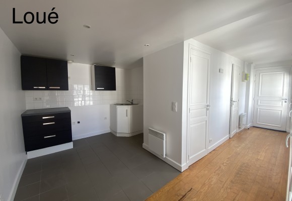 VIDE – 1 chambre – Paris 9ème – 47,5 m2 – Square Montholon – Rue de Trévise – 47,5 m2 – 6e étage avec ascenseur – Loyer charges comprises :  1.552,50 euros