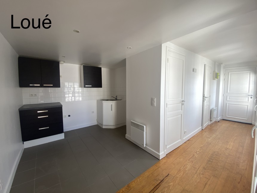 VIDE – 1 chambre – Paris 9ème – 47,5 m2 – Square Montholon – Rue de Trévise – 47,5 m2 – 6e étage avec ascenseur – Loyer charges comprises :  1.552,50 euros