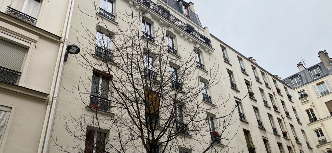 MEUBLÉ – 1 chambre – Paris 17ème – Batignolles – Rue Clairaut – 35 m2 – 4ème étage sans ascenseur – Loyer charges comprises : 1.400 euros