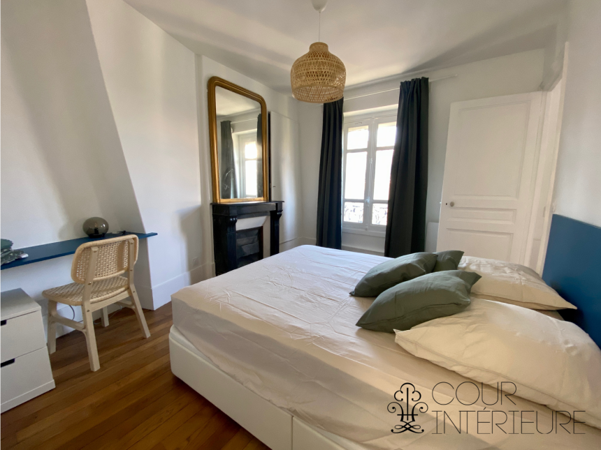 MEUBLÉ – 1 chambre – 39 m2 – Paris 17ème – Villiers / Malesherbes – Rue Jouffroy d’Abbas – 6ème et dernier étage avec ascenseur – Loyer charges comprises : 1.550 euros