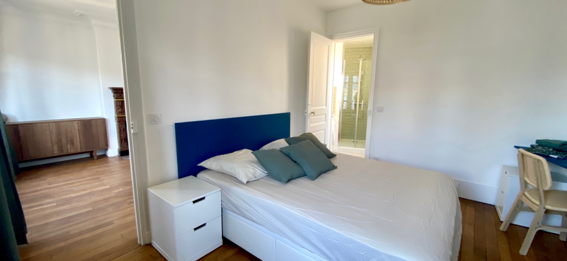 MEUBLÉ – 1 chambre – 39 m2 – Paris 17ème – Villiers / Malesherbes – Rue Jouffroy d’Abbas – 6ème et dernier étage avec ascenseur – Loyer charges comprises : 1.550 euros