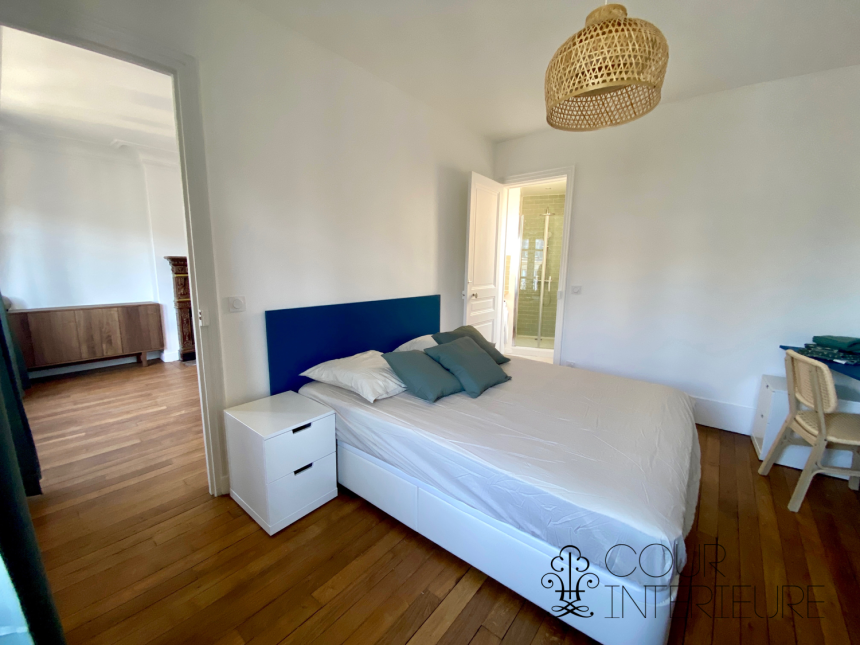 MEUBLÉ – 1 chambre – 39 m2 – Paris 17ème – Villiers / Malesherbes – Rue Jouffroy d’Abbas – 6ème et dernier étage avec ascenseur – Loyer charges comprises : 1.550 euros