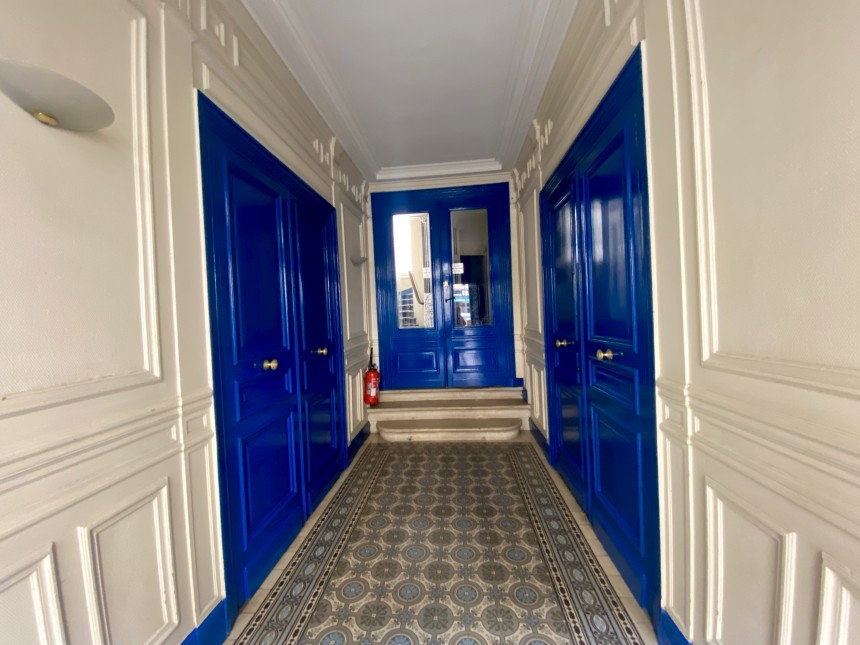 MEUBLÉ – 1 chambre – 39 m2 – Paris 17ème – Villiers / Malesherbes – Rue Jouffroy d’Abbas – 6ème et dernier étage avec ascenseur – Loyer charges comprises : 1.550 euros