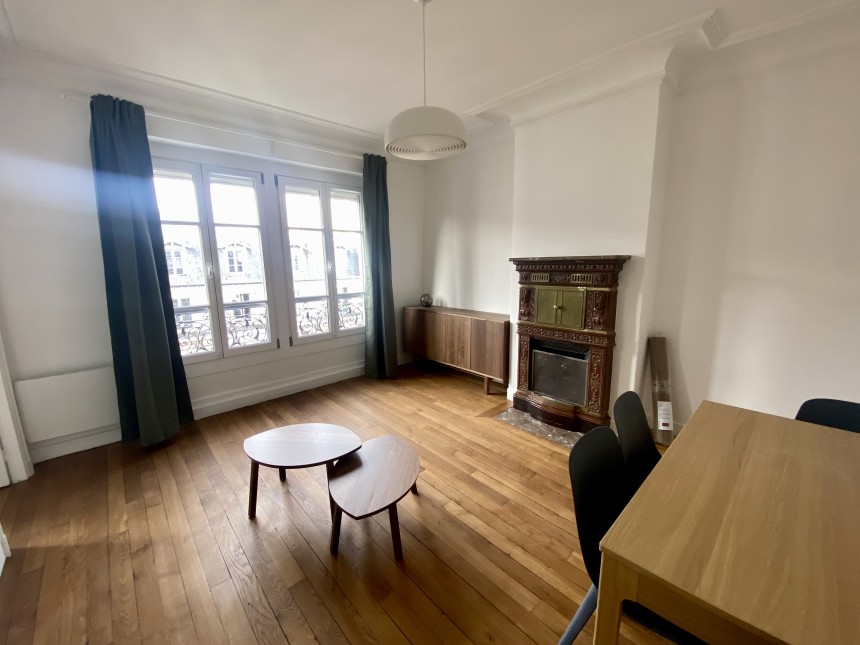 MEUBLÉ – 1 chambre – 39 m2 – Paris 17ème – Villiers / Malesherbes – Rue Jouffroy d’Abbas – 6ème et dernier étage avec ascenseur – Loyer charges comprises : 1.550 euros