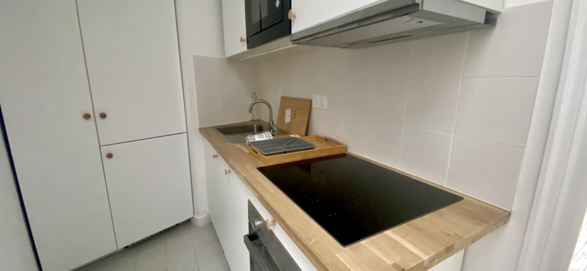MEUBLÉ – 1 chambre – 39 m2 – Paris 17ème – Villiers / Malesherbes – Rue Jouffroy d’Abbas – 6ème et dernier étage avec ascenseur – Loyer charges comprises : 1.550 euros
