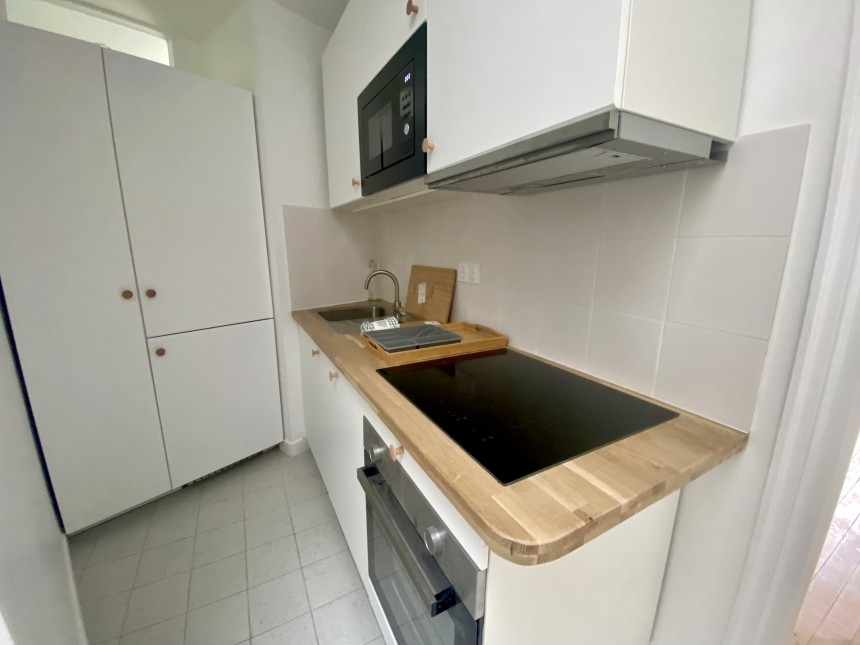 MEUBLÉ – 1 chambre – 39 m2 – Paris 17ème – Villiers / Malesherbes – Rue Jouffroy d’Abbas – 6ème et dernier étage avec ascenseur – Loyer charges comprises : 1.550 euros