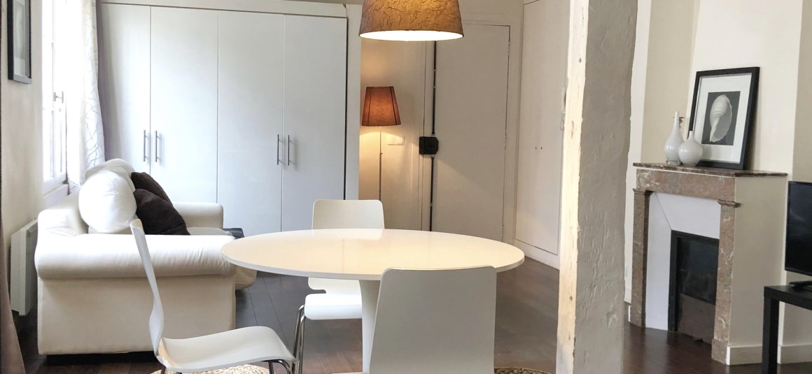 MEUBLÉ – 1 chambre – 42 m2 – Paris 2ème – Rue du Mail – 2ème étage sans ascenseur – Loyer charges comprises : 2.000 euros