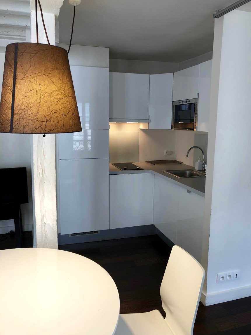 MEUBLÉ – 1 chambre – 42 m2 – Paris 2ème – Rue du Mail – 2ème étage sans ascenseur – Loyer charges comprises : 2.000 euros