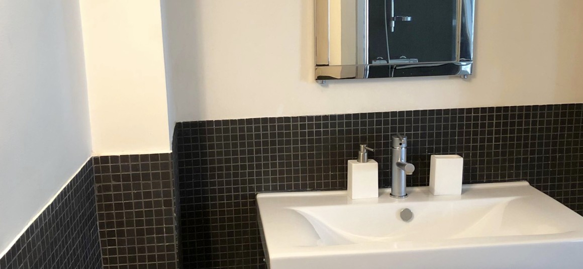 MEUBLÉ – 1 chambre – 42 m2 – Paris 2ème – Rue du Mail – 2ème étage sans ascenseur – Loyer charges comprises : 2.000 euros