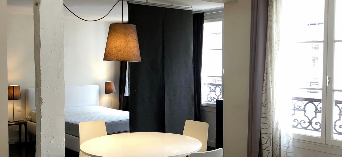 MEUBLÉ – 1 chambre – 42 m2 – Paris 2ème – Rue du Mail – 2ème étage sans ascenseur – Loyer charges comprises : 2.000 euros
