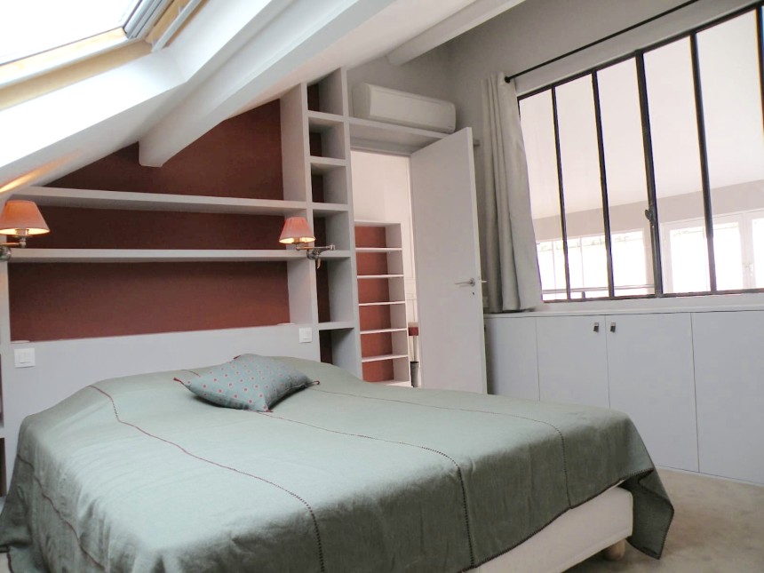 MEUBLÉ- Atelier d’artiste 2 chambres + bureau – 80 m2 – Paris 16ème – Rue Lauriston – Métro : Etoile – 4ème et dernier étage ascenseur – Loyer charges comprises : 3.000 euros