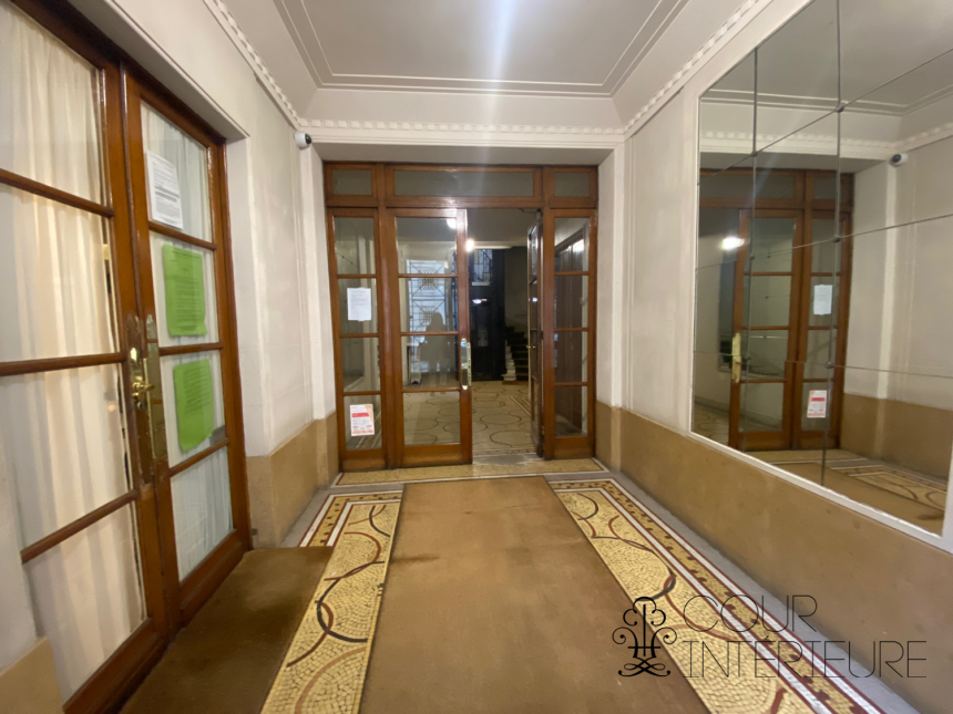 VIDE – 1 chambre – Paris 8ème – Rue Chateaubriand – 45 m2 – 4ème étage ascenseur – Loyer charges comprises : 1.800 euros