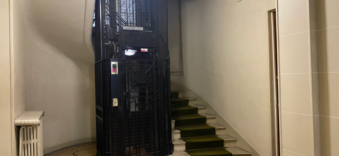 Sans titre1 VIDE – 1 chambre – Paris 8ème – Rue Chateaubriand – 45 m2 – 4ème étage ascenseur – Loyer charges comprises : 1.800 euros